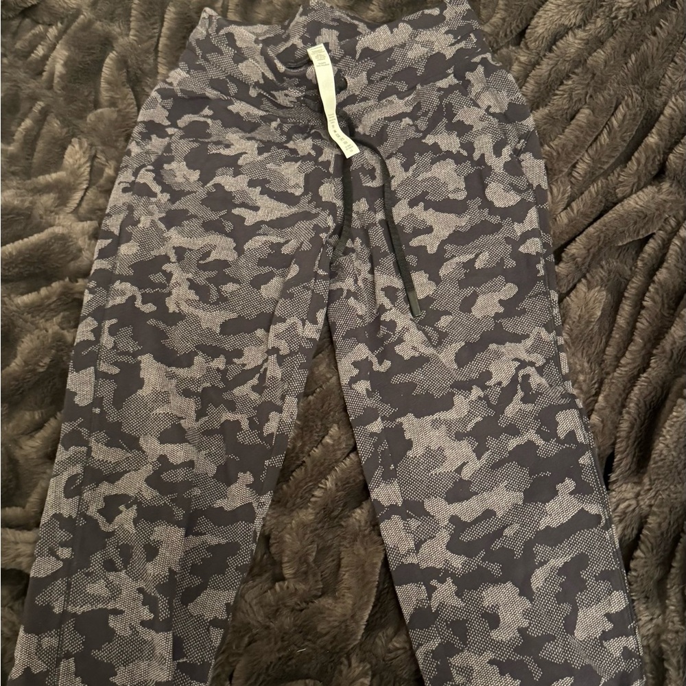 lululemon athletica Gray & Black Camo Jogger Pants